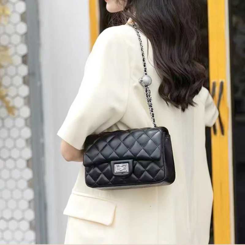 Wen Shoder Bag Fi Handbag Solid Color Rhbus Embroidery Thread Simple Luxury Fi Ladies Messenger Square Bag Y251211