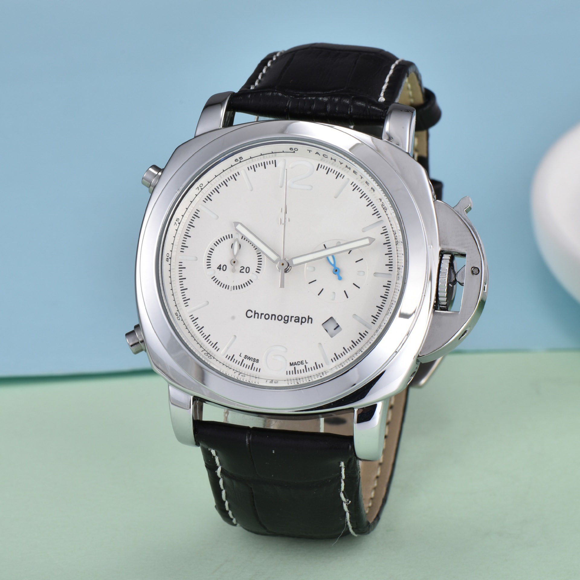 Luxurious men's wristwatch - top designer crafted high-quality quartz watch with leather strap for a casual yet luxurious look.