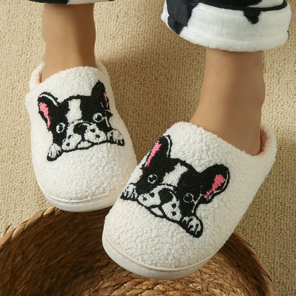 Xmas Dachshund Plush Slippers Fuzzy Dog Slippers Comfortable Closed Toe Slippers Cute Soft Furry Slipper Anti Slip for Men Women 251129