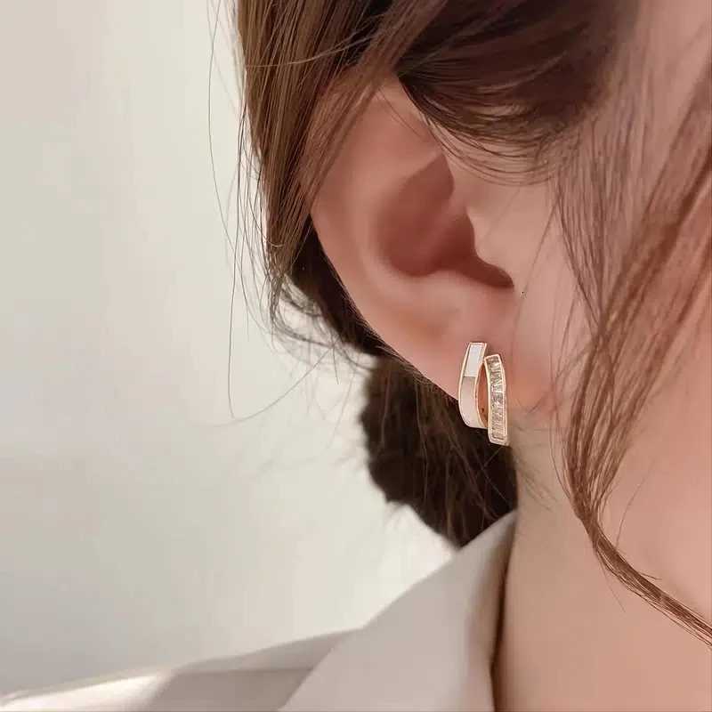 Huitan Geetric Gold Color Stud Earrings for Wen Handmade White Enamel Cubic Zirconia Fashionable Earrings Fem Jewelry Y251210
