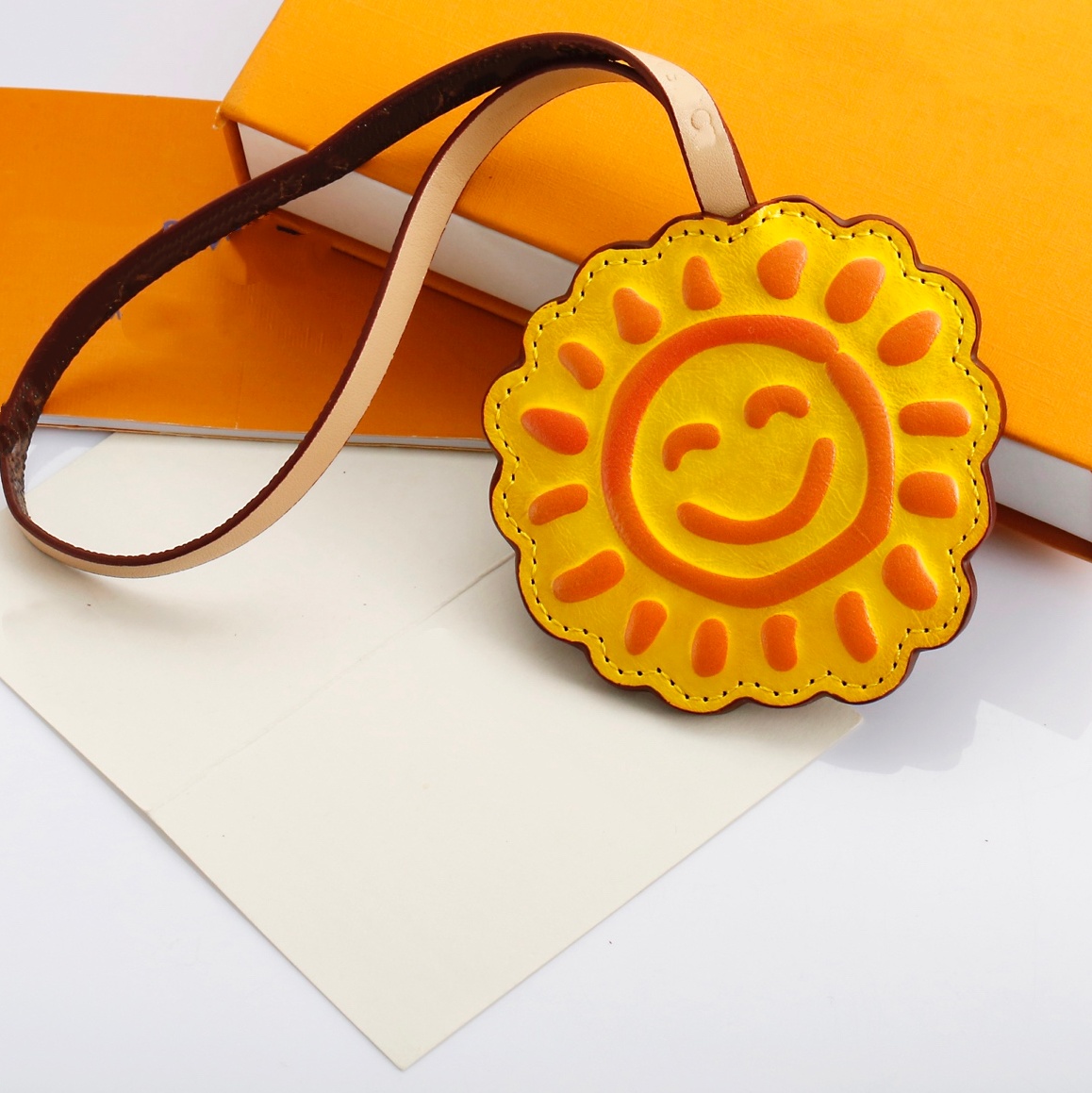 designer bag chain women V Letters designers keychain wallet top llavero Car Key Chain men Buckle jewelry sun flower Keyring Lanyards box