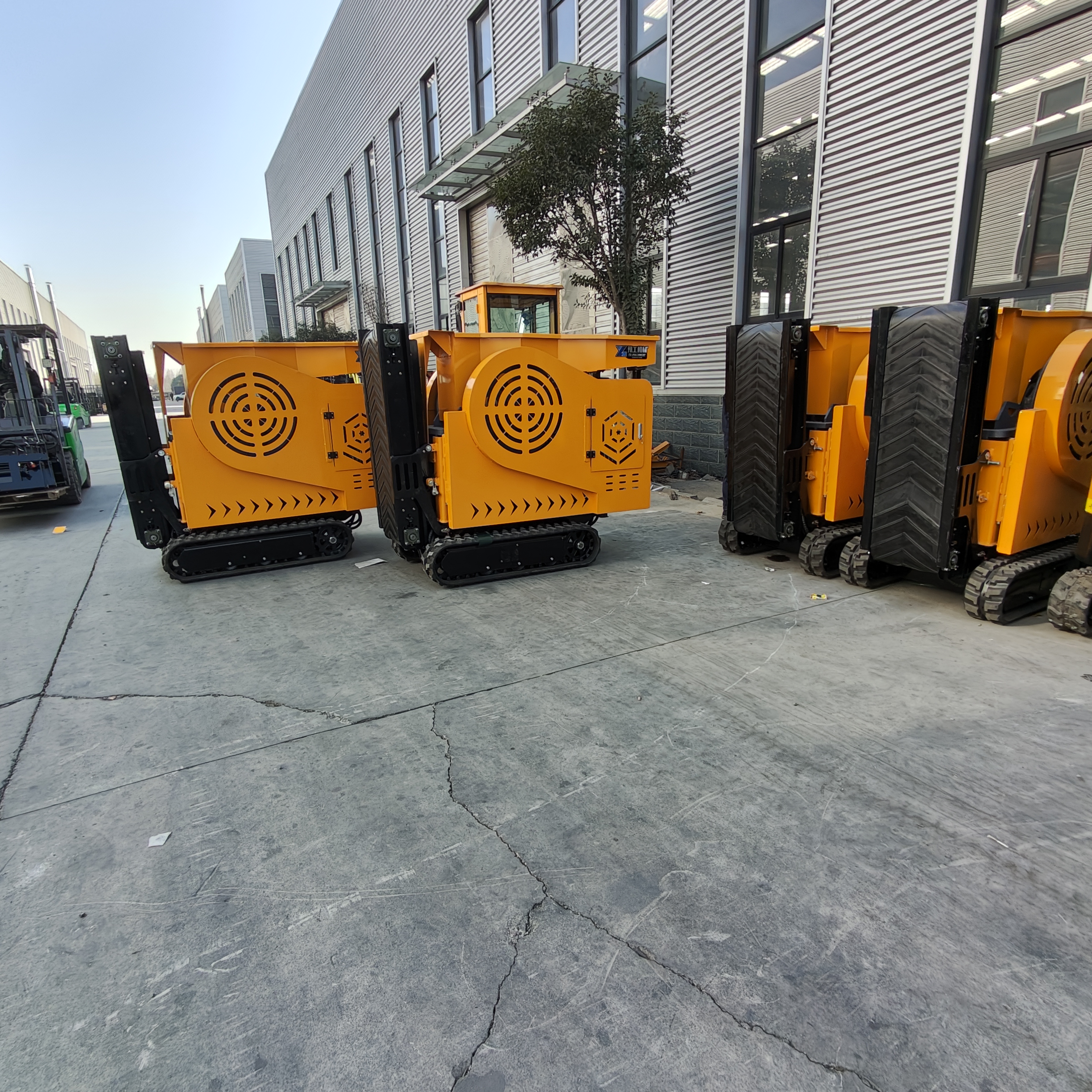 Compact Mobile Crushing Machine | Best Selling Portable Crusher for Concrete, Small Stone & Rock