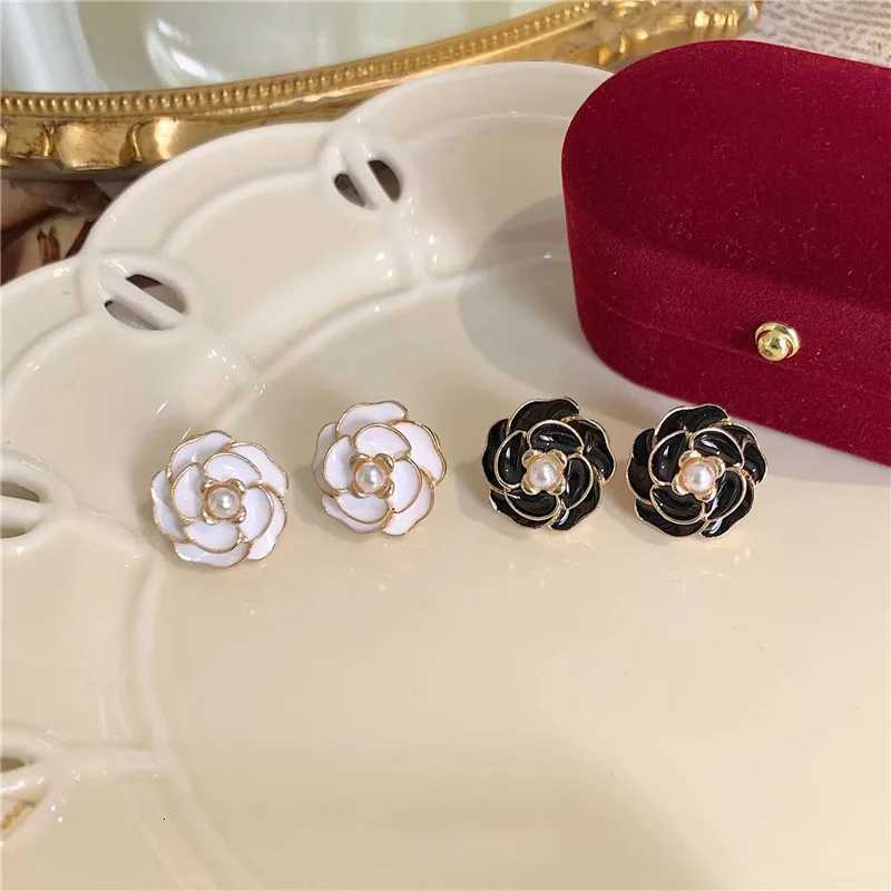 New Fashion lia wer Stud Earring White Black Enamel Oil Pearl Earrings for Wen Party Elegant Jewelry Girls Gifts Y251210