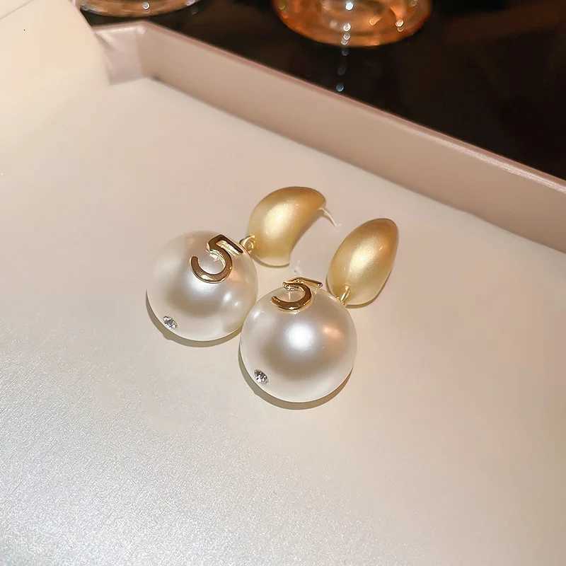 Luxury Pearl Earrings Number 5 High end 2025 New Tren Retro Earrings elegant wan drop earring pendant Y251210