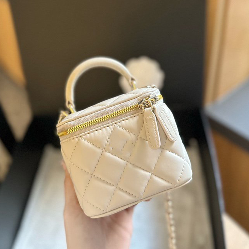 luxury makeup vanity bag designer mini Small size box with chain lipstick pouch shoulder crossbody bags Sheepskin caviar 11*8cm 23 colour