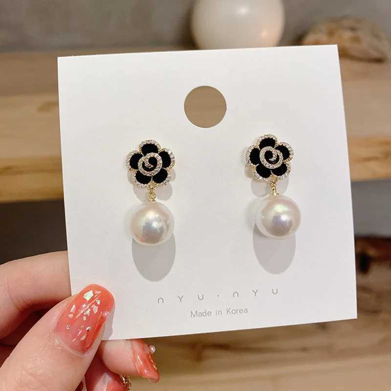 2021 Fashion New Temperament Earrings Black Rose wer Pearl wer Atmospheric Three-dimensional Petals Wens Earrings Y251210