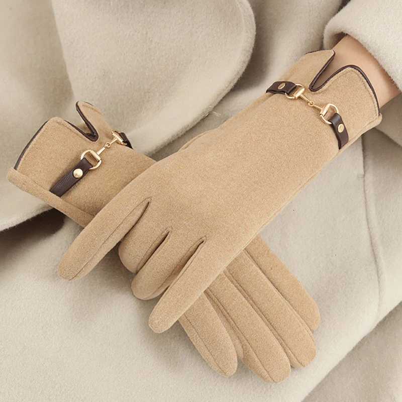 Winter Warm Gloves Womens Velvet Thick Plush Gloves Korean Metal Chain Decoration Office Cycling Outdoor Travel Warm Accessory Y251211