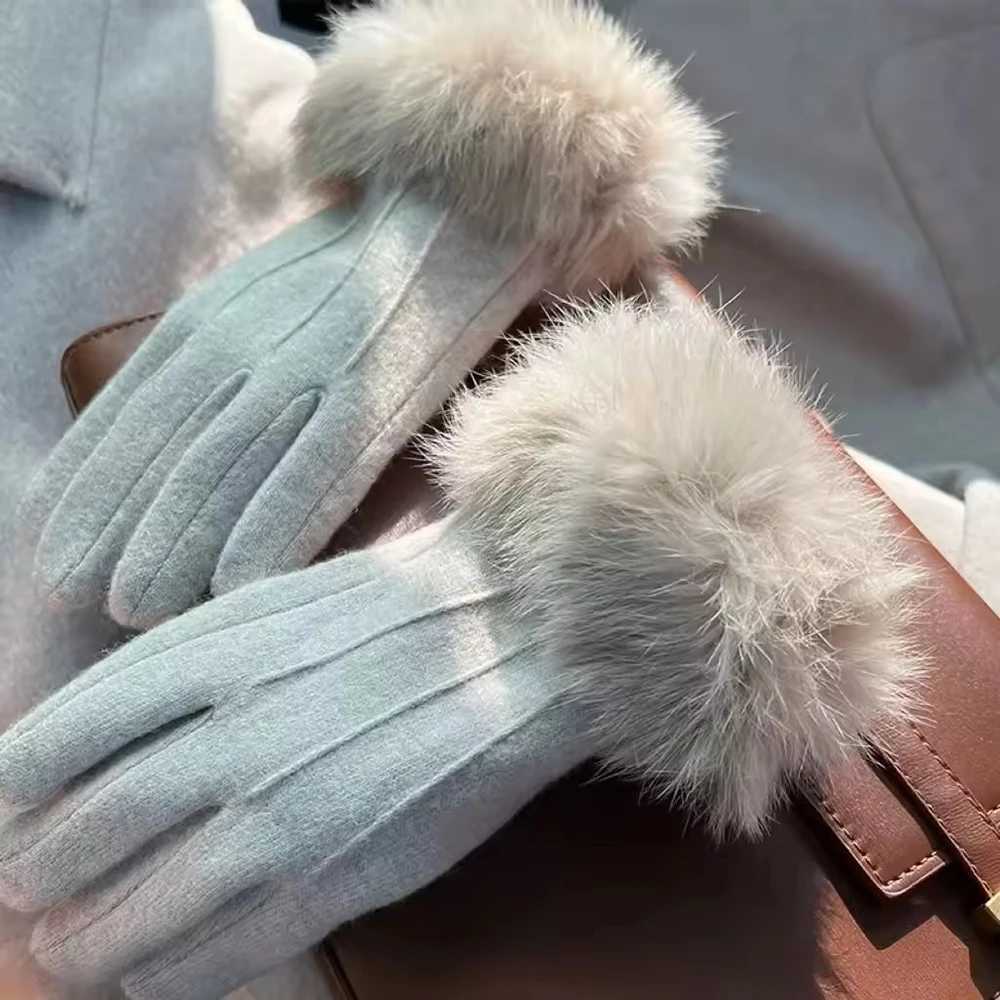 Winter New Outdoor Warm Plush Thick Gloves Women Touch Screen Elegant Vertical Striped Hairy Mouth Gloves Elegant Elastic Gloves Y251211