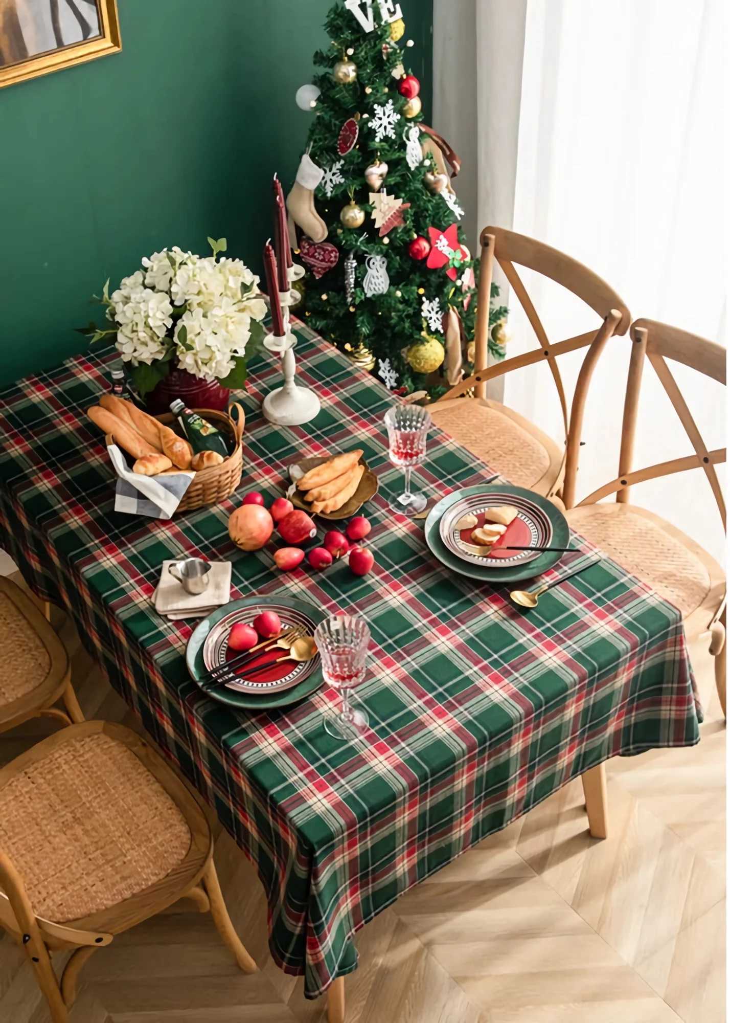 Green Plaid Christmas Tablecloth for Rectangle Tables Polyester Table Cloth Perfect For Holiday Parties Dining and Banquet H251211