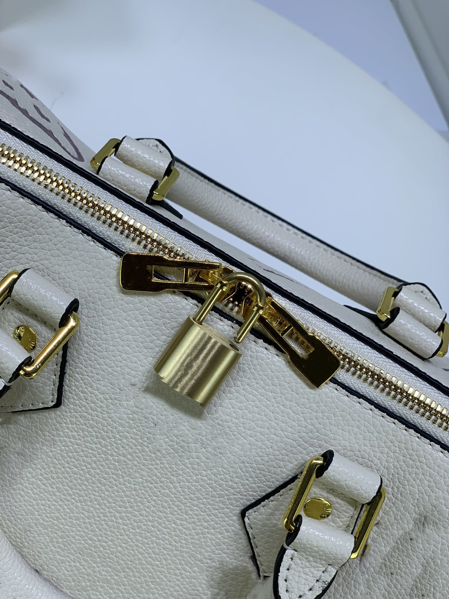 Chic Lightweight Shoulder/Clutch Bag Featuring Premium Cowhide Texture