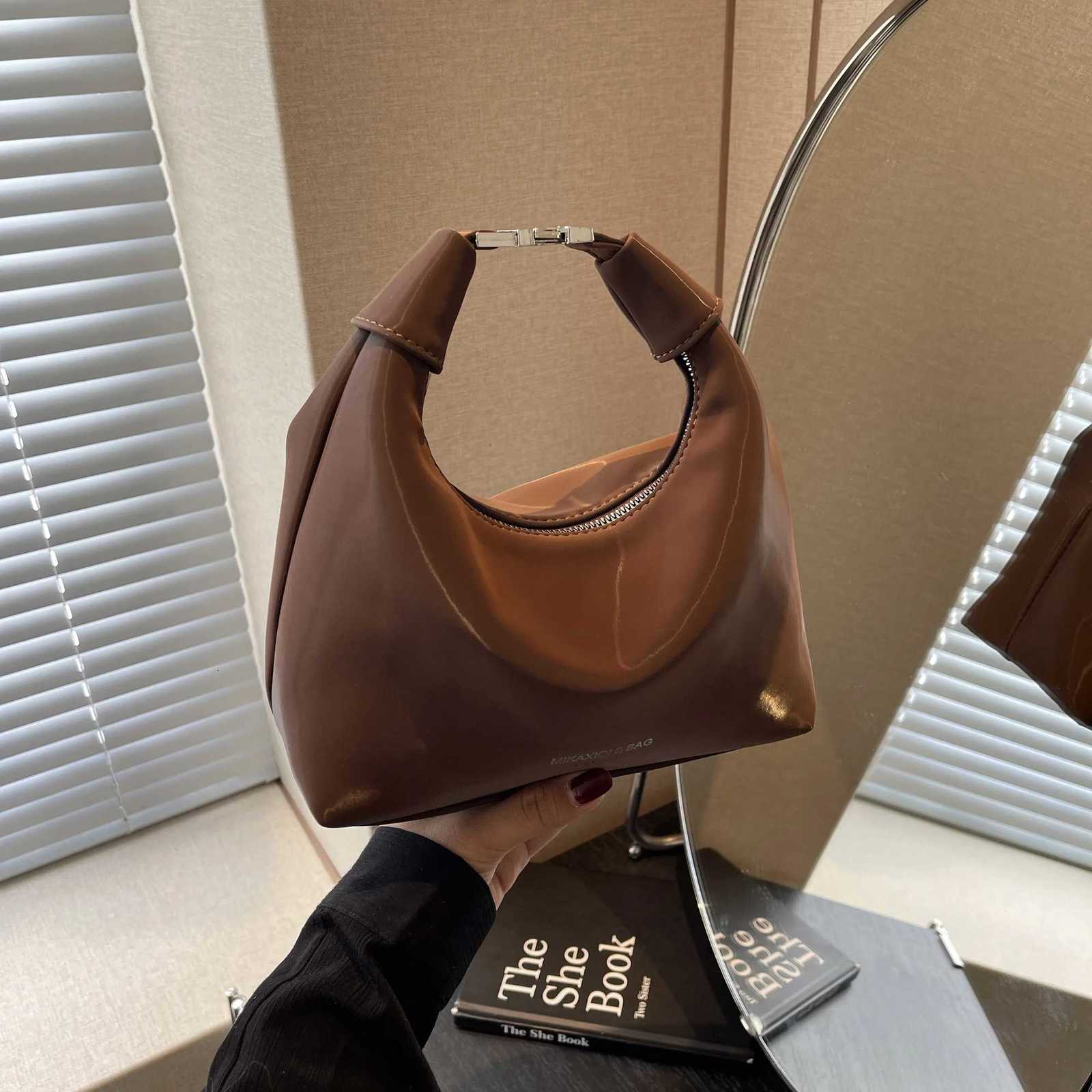 PU handbag fi simple niche design letter adjustable shoder strap shoder bag Y251211