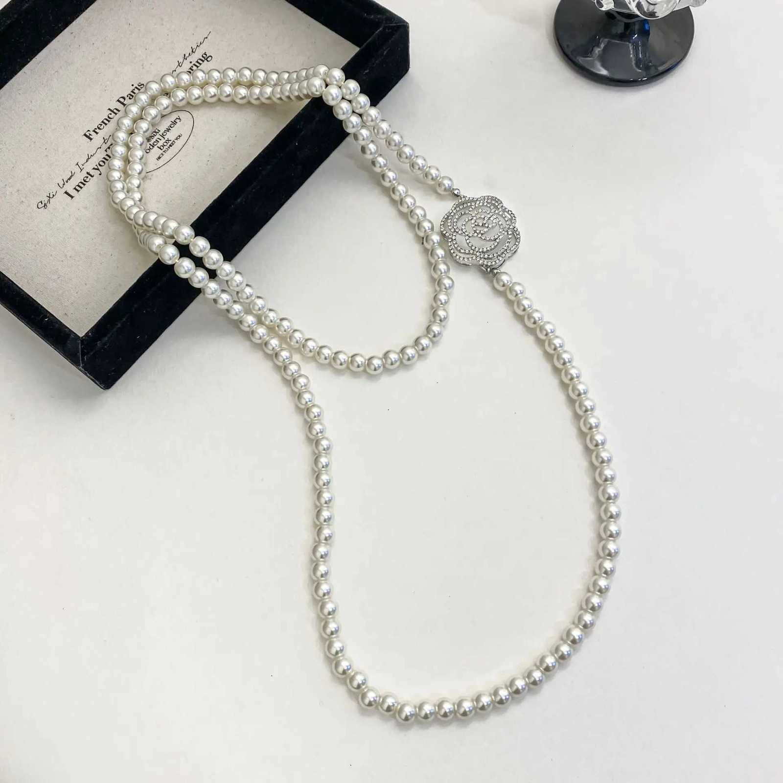 High-end and elegant rose wer pearl long necklace for wen versatile and stylish sweater chain simple pendant for autumn a Y251210
