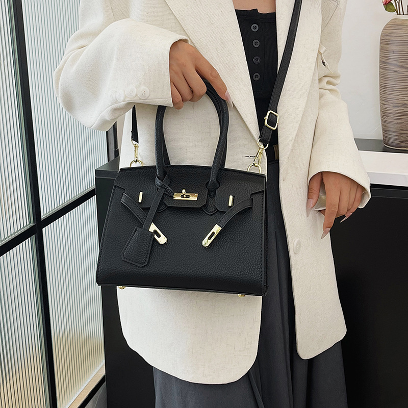 Free shipping designer bags for womens Shoulder bags black blue brown pink Textured Versatile Chain Tote Bag