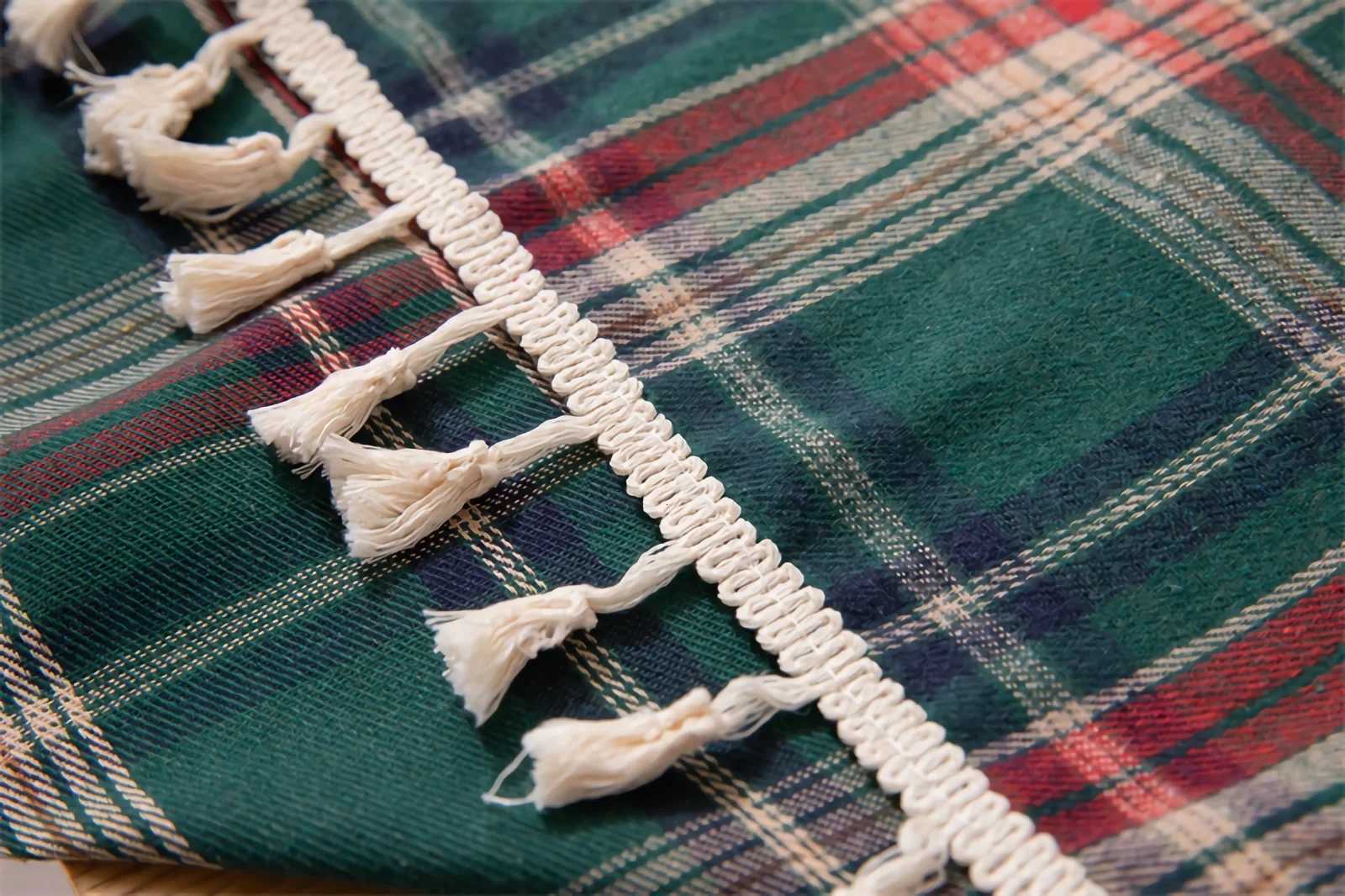 Green Plaid Christmas Tablecloth for Rectangle Tables Polyester Table Cloth Perfect For Holiday Parties Dining and Banquet H251211