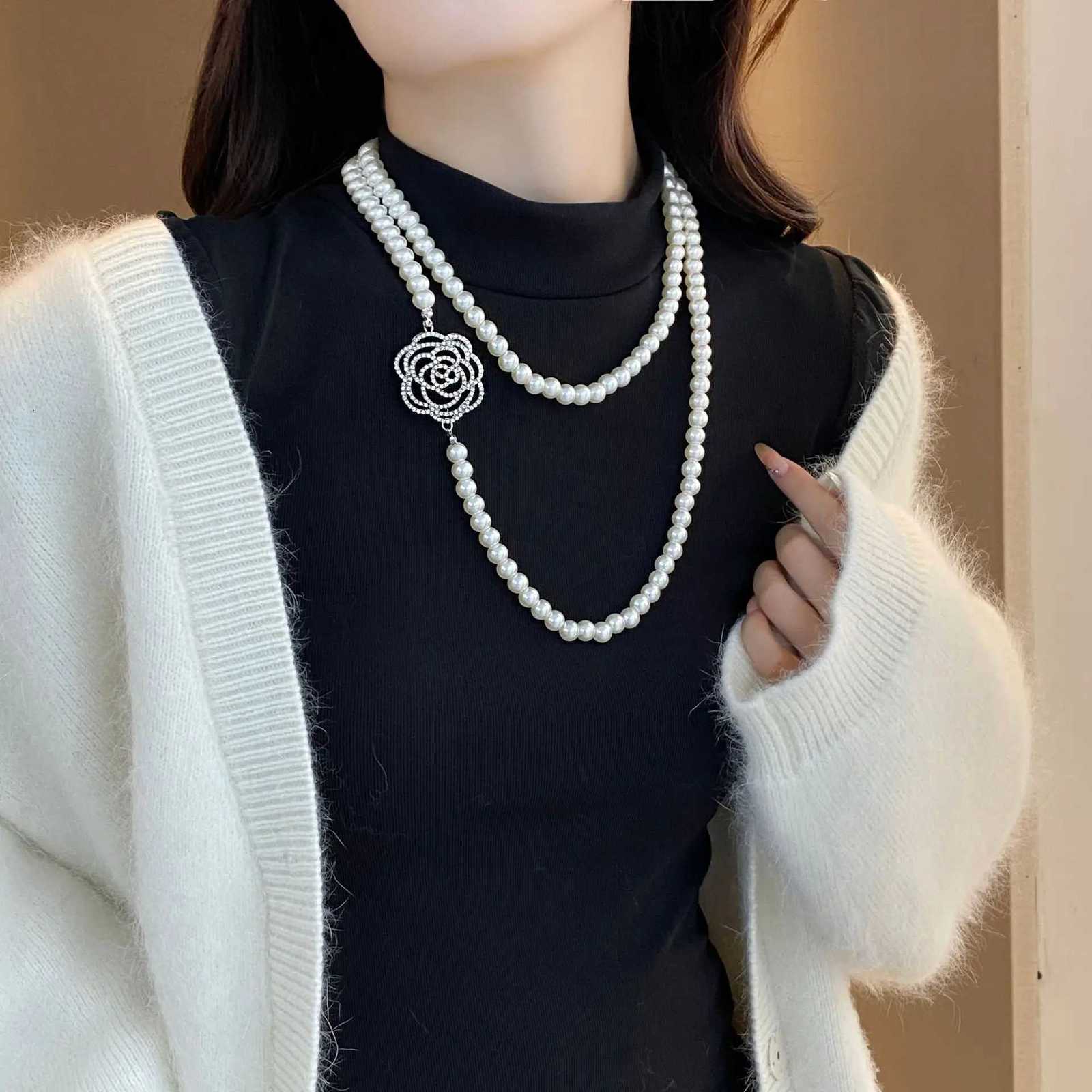 High-end and elegant rose wer pearl long necklace for wen versatile and stylish sweater chain simple pendant for autumn a Y251210