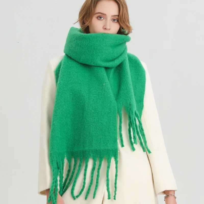 Luxury Winter Scarf Ultra-Soft Warm Classic Elegant Design Versatile Cozy for Cold Weather Y251211