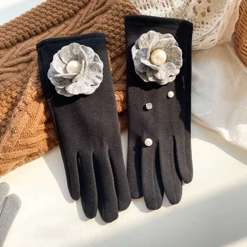Womens Winter Outdoor Driving Warm Gloves Korean Wool Pearl Rhinestone Full Finger Plus Velvet Touch Screen Cashmere Gloves Y251211