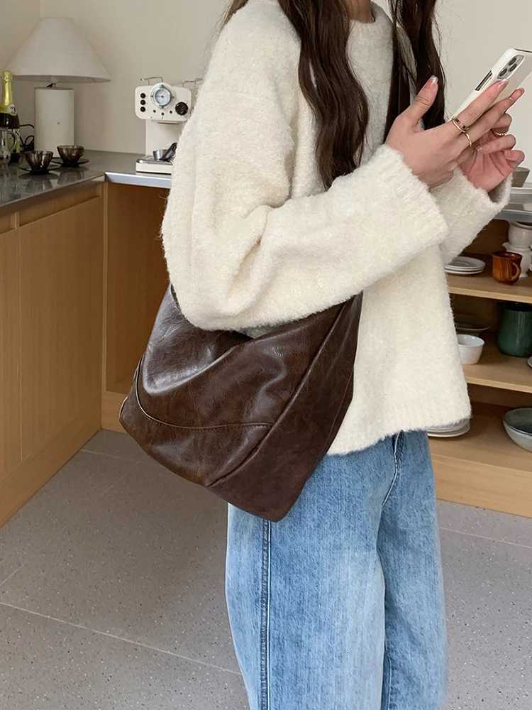 2025 new large capacity crossbody bag dumpling bag student fi casual wens daily cmuting wens bag Y251211