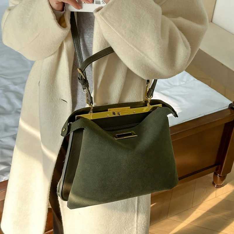 Wens Handbag Made Of Quality Leather Featuring Elegant Paris La Cmuter Refi Look Y251211