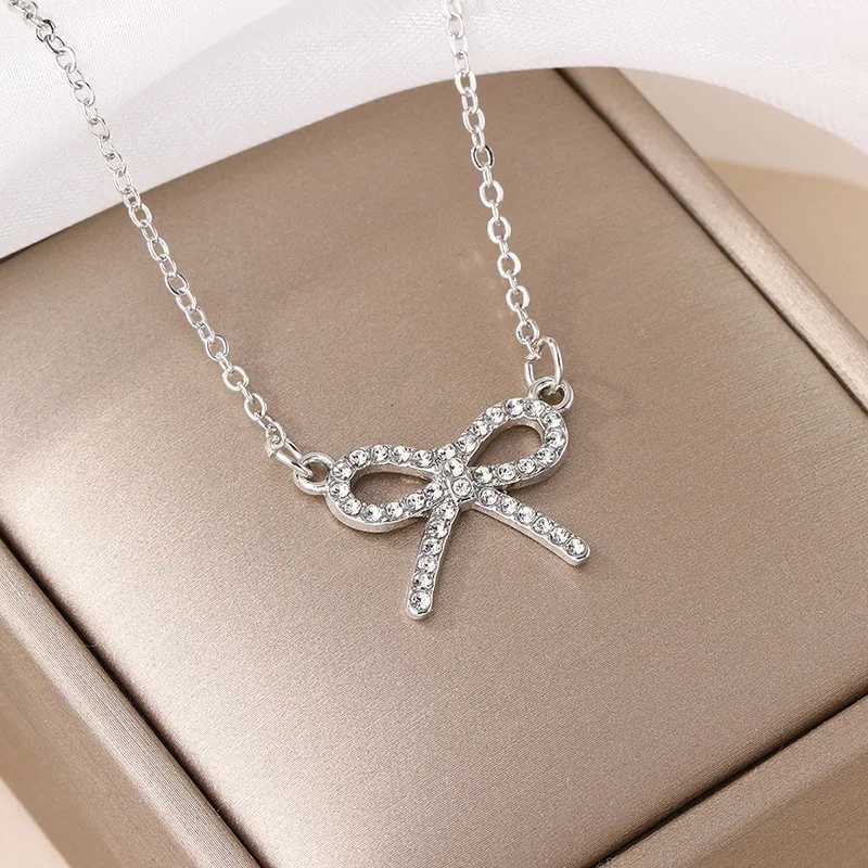 Fashion Rhinestone Bow Pendant Necklace For Women Exquisite Zircon Bowknot Choker Necklaces Office Party Jewelry Lady Gifts M251211