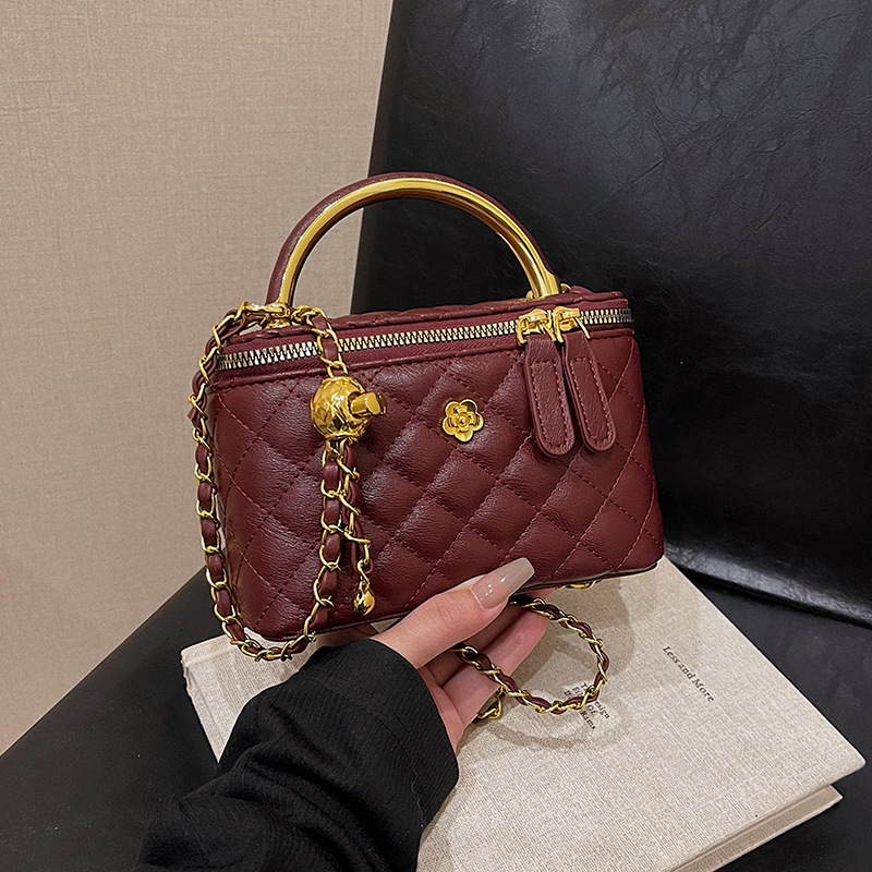 Designer bag 2025 New Retro Fashion Bucket Bag Small Fragrant Wind Diamond Grid Chain Versatile Cross body Bag for Women