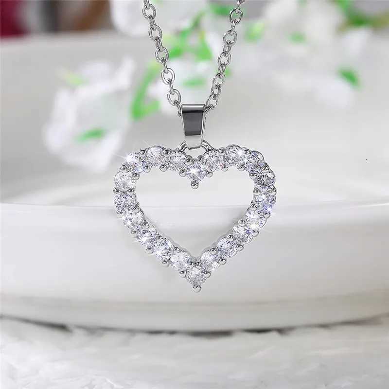 Huitan Bling Princess Heart Pendant Necklace Silver Color Romantic Wedding Engagement Necklaces Trendy Jewelry for Women M251211