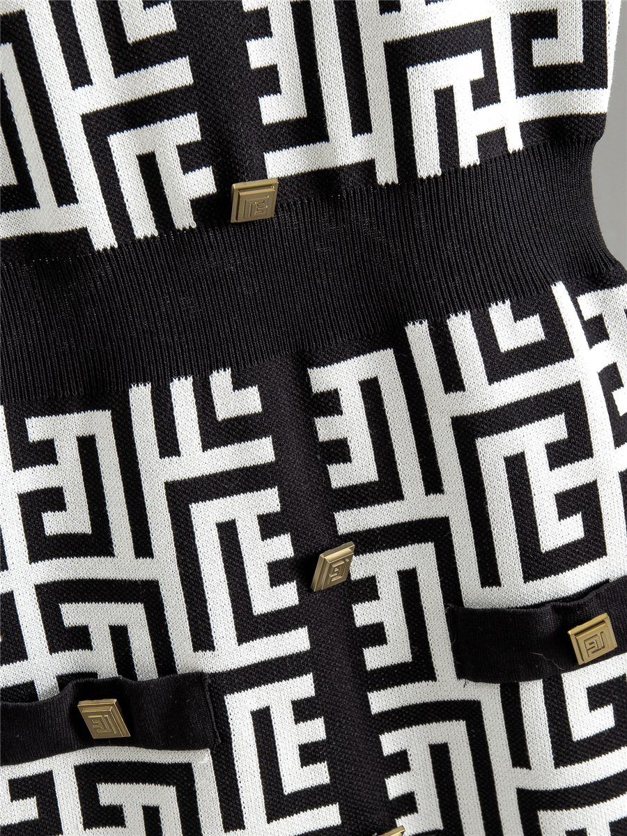 European and American fashionable and stylish sleeveless dress, cardigan, knitted suit for women in autumn