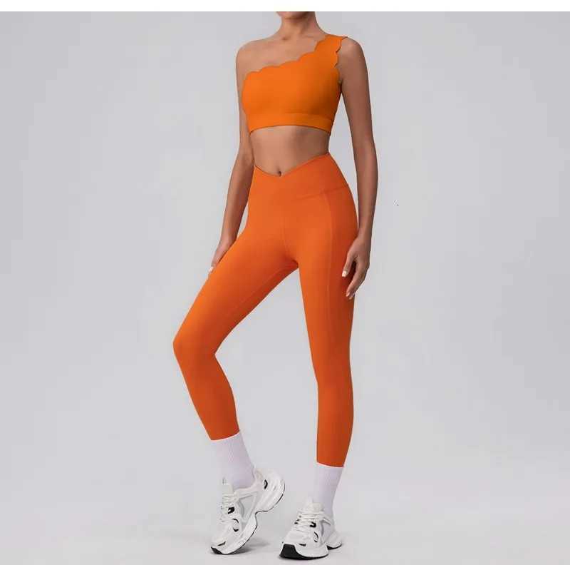 New Yoga Set Lace Single Shoulder Bra Leakage Shoulder Sports Tank Top Womens Crossing High Waist Fitness Pants Fitness Yoga SetT251211