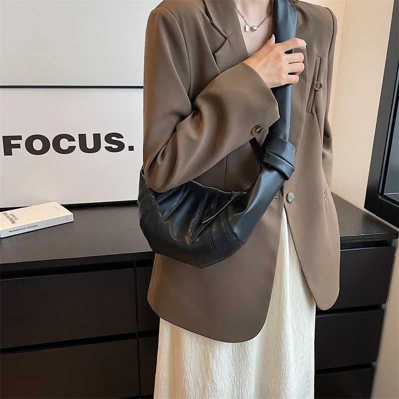 MOODS Croissant Shoder Bags For Wen Soft PU Leather Solid Color Crescent Cross Body Bag 2024 Lat Designer Handbags Luxury Y251211