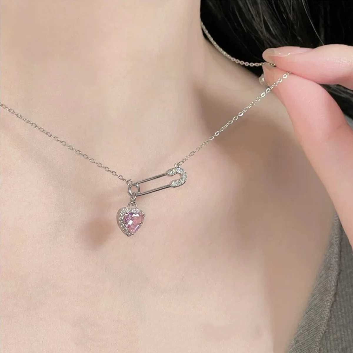 Safety Pin Clip with Heart Pendant Necklace For Women Stainless Steel Chains Choker Womens Necklace Fashion Jewelry Gift M251211