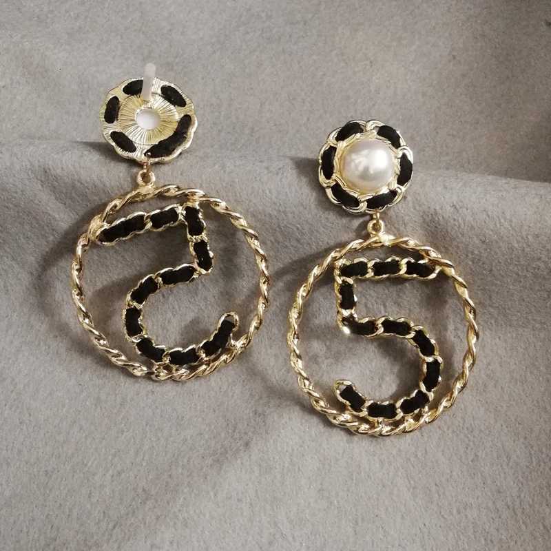 Korean Luxury Jewelry Big Letter Five V She Circle Pearl Earrings For Wen Wholes Y251210
