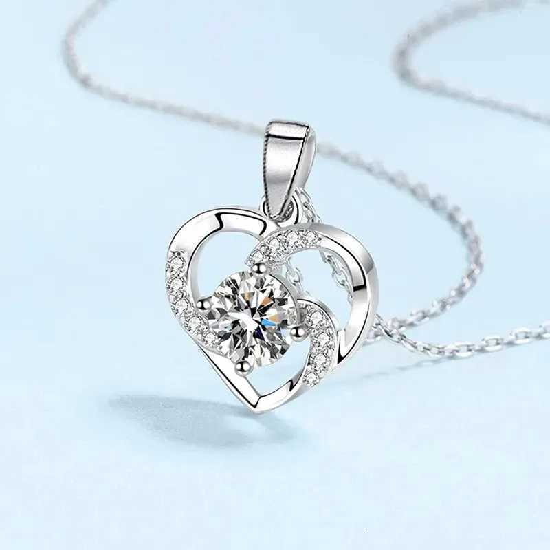 925 Sterling Silver Heart Pendant Necklace for Women Lady Wedding Jewelry Bright Cubic Zirconia Accessories M251211