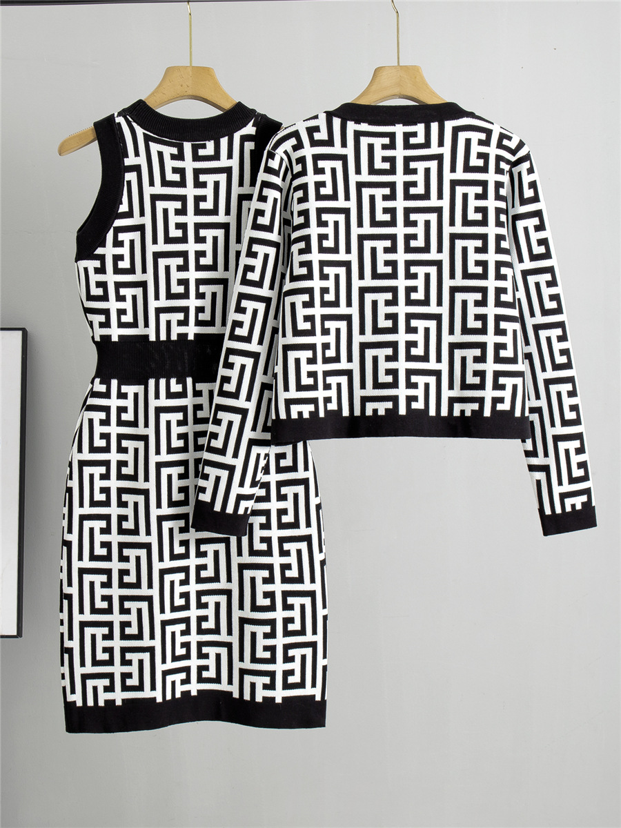 European and American fashionable and stylish sleeveless dress, cardigan, knitted suit for women in autumn