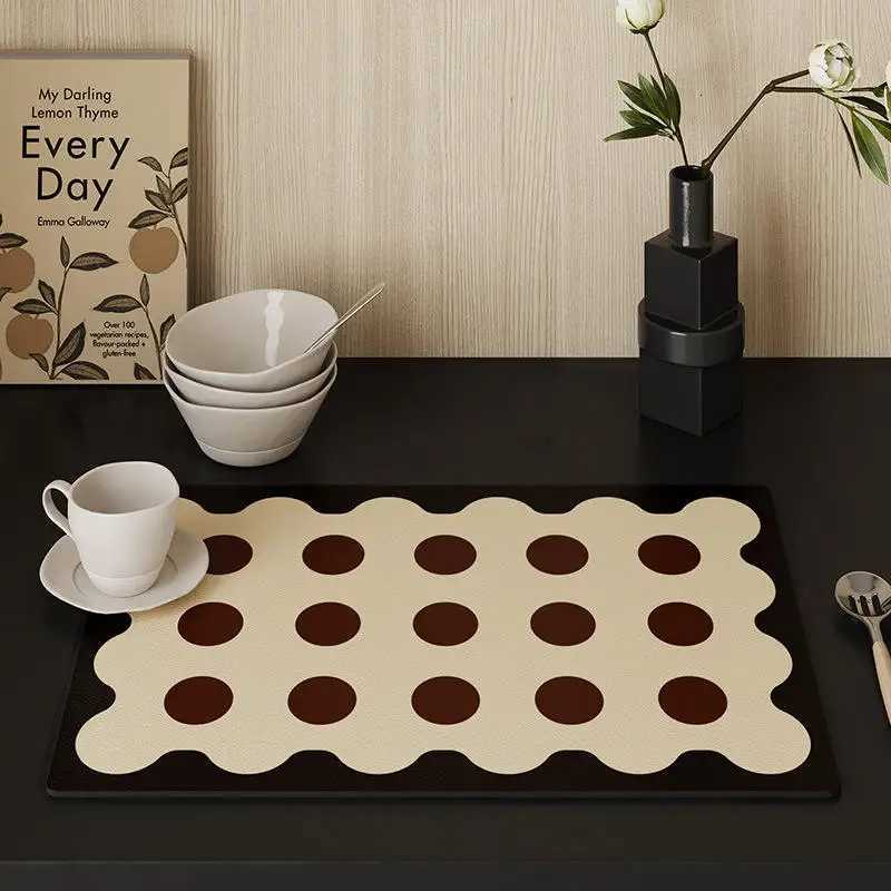 Vintage Polka Dot PU Leather Table Mat Heat-Resistant Waterproof Pad for Dining Table Kitchen Countertop Coffee Table Use H251211
