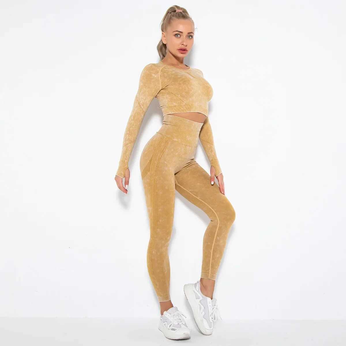 Womens New Seamless Washed Smiling Face Yoga Set Sports Fitness Long Sleeved Top Hip Lifting Yoga Pants Two-piece SetT251211