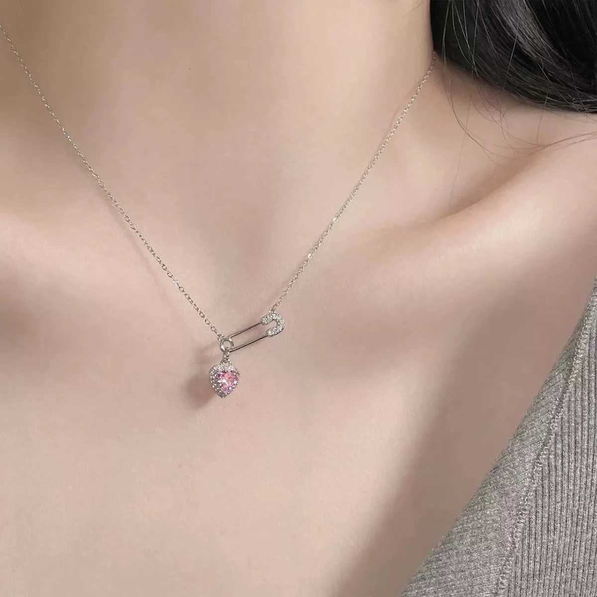 Safety Pin Clip with Heart Pendant Necklace For Women Stainless Steel Chains Choker Womens Necklace Fashion Jewelry Gift M251211