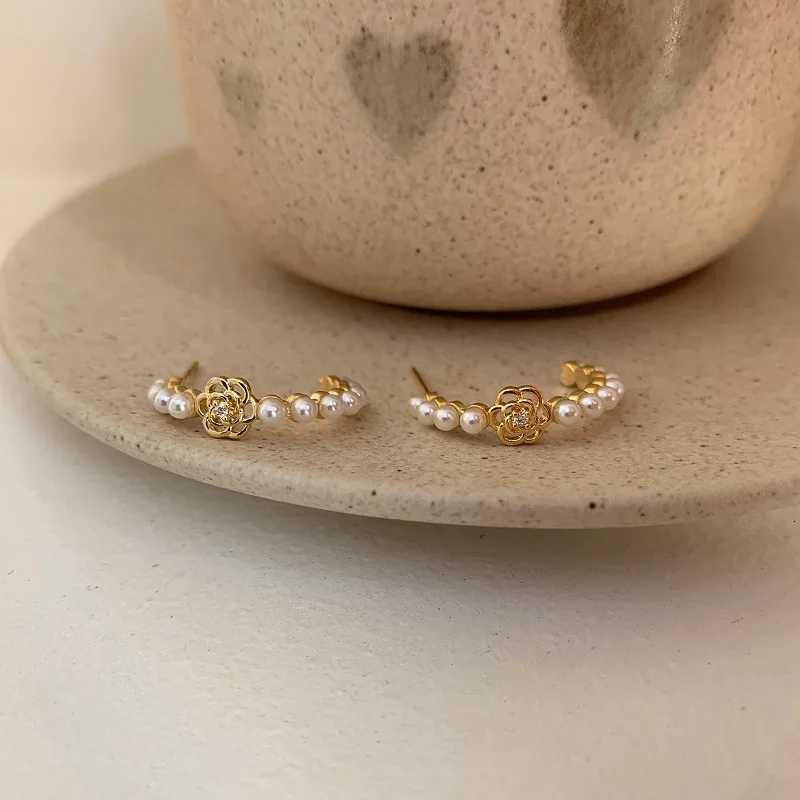 Classy lia Earrings French Retro Pearl wer Ear Hoop Fem Stud Earring Y251210