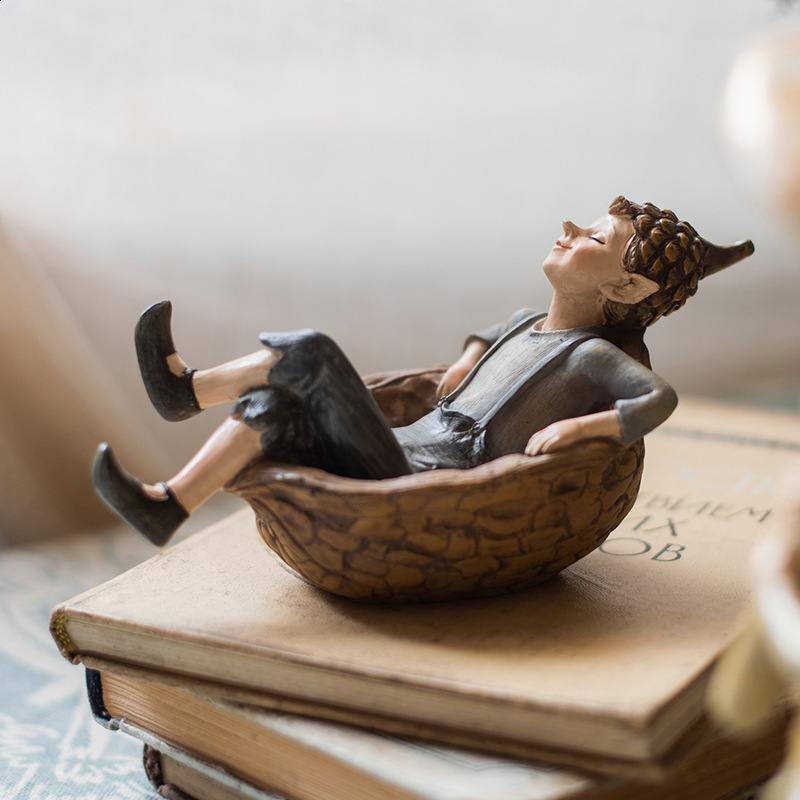 Cute Cartoon Fantasy Forest Elf Resin Craft Ornament Living Room TV Cabinet Bedroom Balcony Garden Desktop Home Decoration Gift 240304