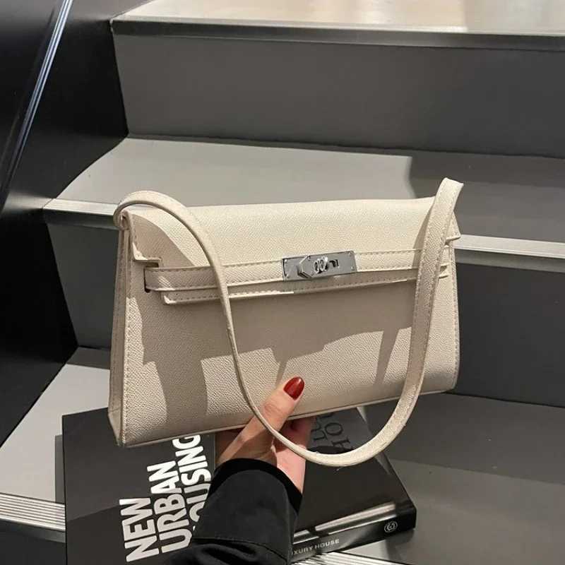 Premium Saffiano Leather Tote Bag Wens Work Handbag With Zip Closure Spacious Designer Crossbody Shoder Bag For Off Y251211