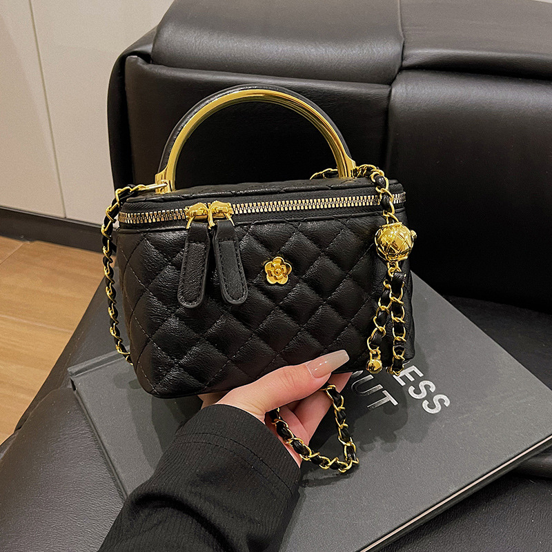 Designer bag 2025 New Retro Fashion Bucket Bag Small Fragrant Wind Diamond Grid Chain Versatile Cross body Bag for Women