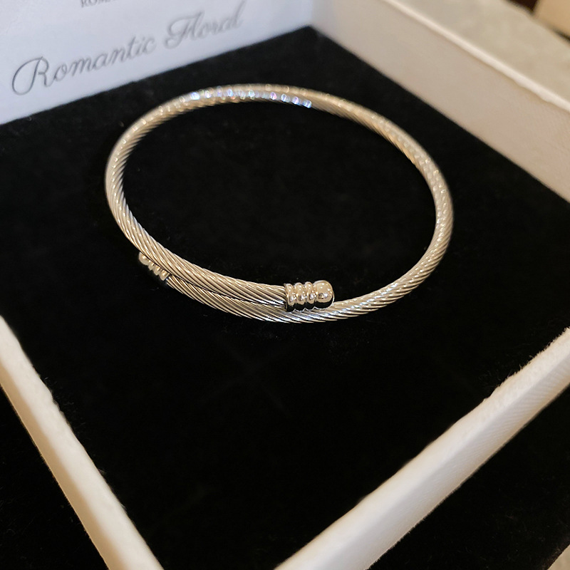 Metal Heavy Craft Braided Simple Retro High-end Feel Bracelet Personality Creative Fashion Light Luxury Jewelry for Women