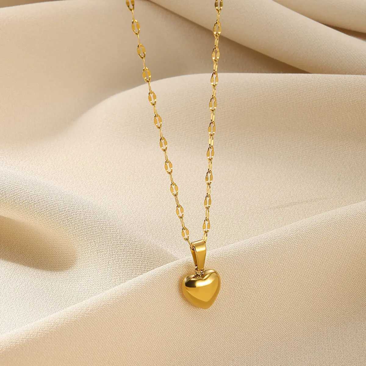Stainless Steel Heart Necklace For Women New Trendy Lip Chain Simple Pendant Necklace Jewelry Gift Wholesalers M251211
