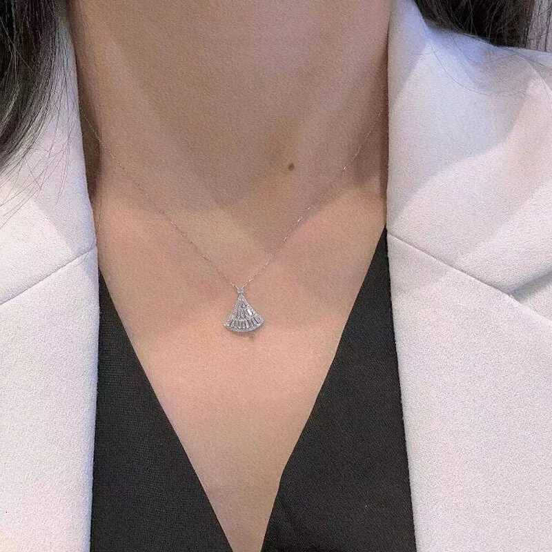 Huitan Fashion Luxury Womens Necklace with Sparkling Cubic Zirconia Fan Shaped Necklace Modern Design Female Jewelry Drop Ship M251211