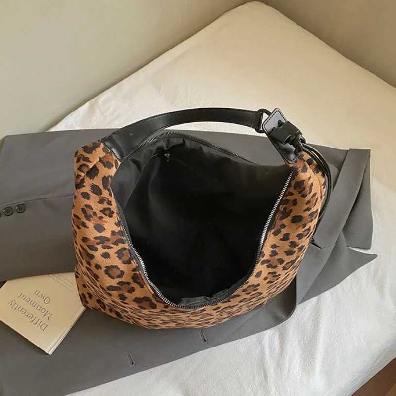 Fi Trendy Design Suede High Capacity Leopard Shoder Bags for Wen 2025 New Winter Underarm Bag Fems Luxury Handbags Y251211