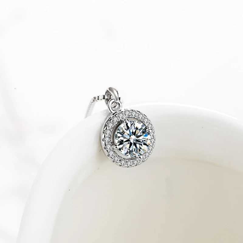 New Fashion 925 Sterling Silver Round Zircon Pendant Necklace Fine Rhinestone Clavicle Necklaces WomenGirl Party Jewelry Gift M251211