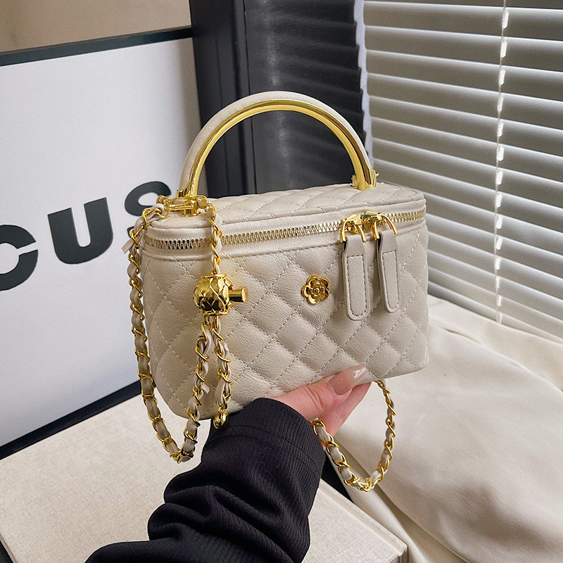 Designer bag 2025 New Retro Fashion Bucket Bag Small Fragrant Wind Diamond Grid Chain Versatile Cross body Bag for Women