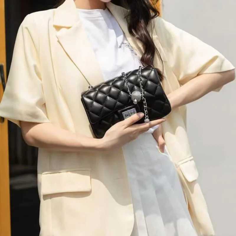 Wen Shoder Bag Fi Handbag Solid Color Rhbus Embroidery Thread Simple Luxury Fi Ladies Messenger Square Bag Y251211