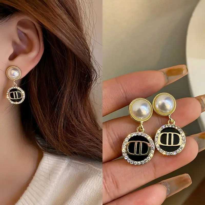 Fashion Stud Earrings Korean Style New Pearl Earrings for Wen Simple Elegant Versatile Ear Jewelry Y251210