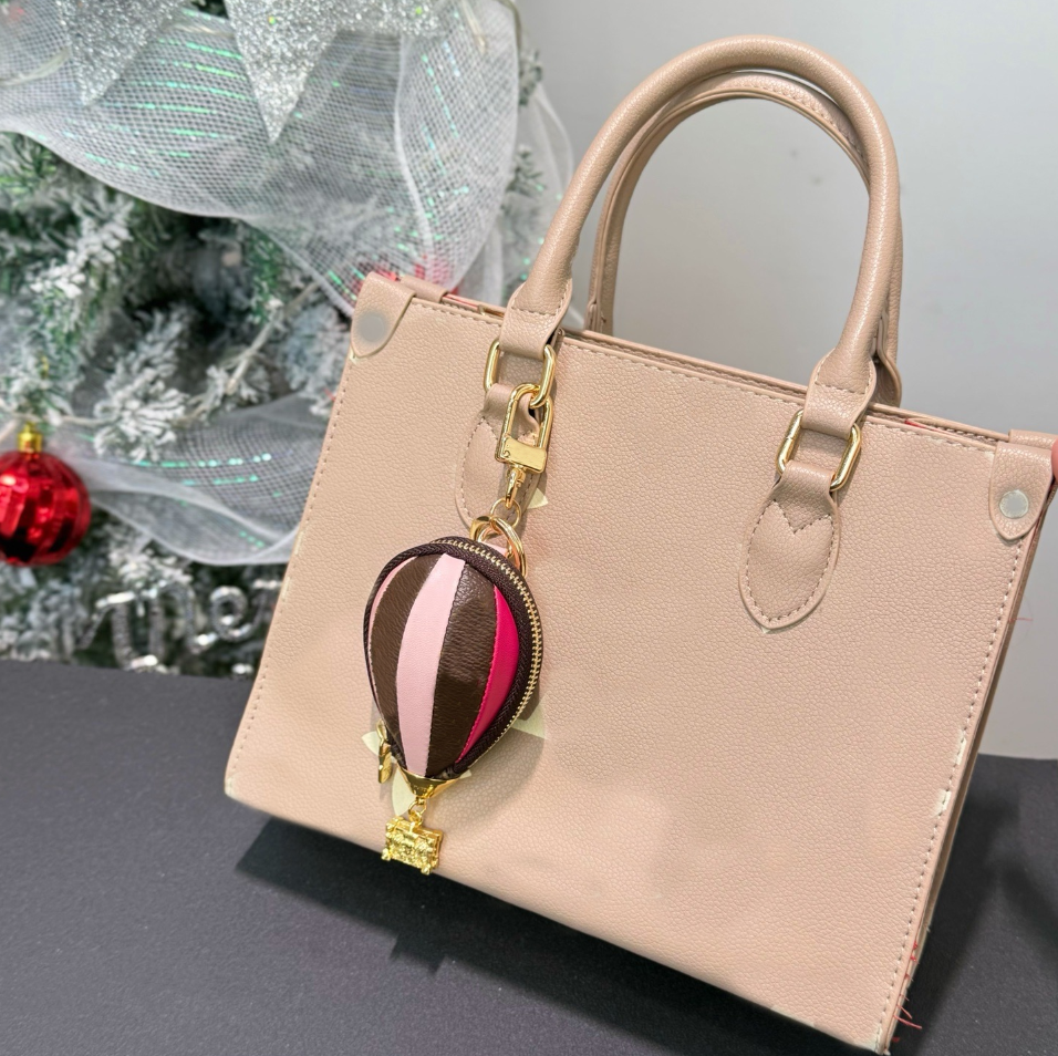 Hot Air Balloon Keychain Womens 3D Simple Mens Fashion Chain Luxury Designer Keyring For Women Designers Bag Charm Purse Accessories Key Rings