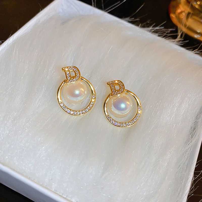 Luxury Zircon Pearl Drop Earrings For Wen Girl 2025 Elegant Personty Shiny D Letter Stud Earring Fashion Jewelry Y251210